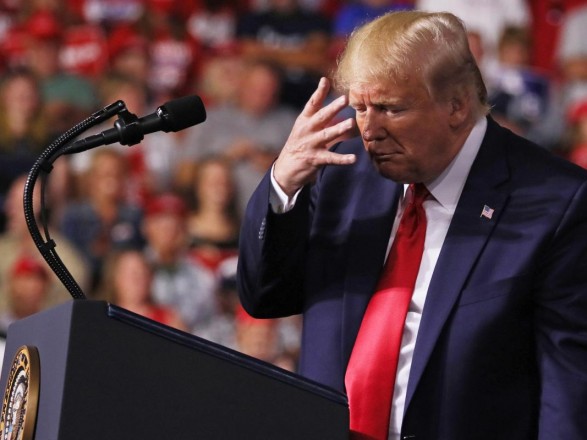 Трамп пообещал ввести в США школьные молитвы