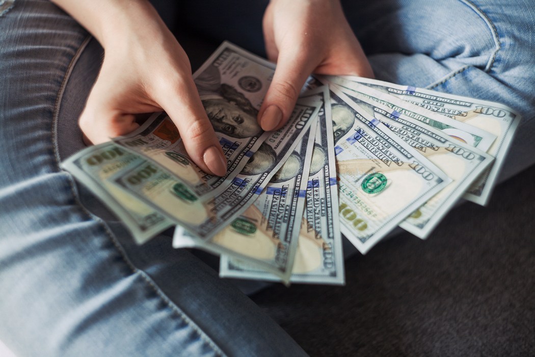 За год трудовые мигранты перевели в Украину около $12 млрд
