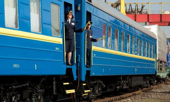 Укрзализныця вернет пассажирам деньги за билеты на маршруты после 18 марта