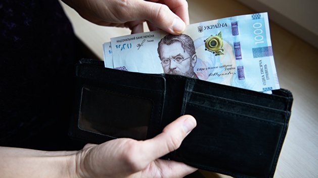 Фальшивая выгода. Украинцы сами заплатят за повышение минимальной зарплаты