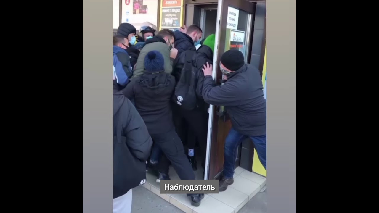 сэконд-хэнд возле метро Харьковская в Киеве